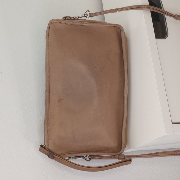 Coach Handbags - Vintage Glue in Registration Leather Coach Basic Bag